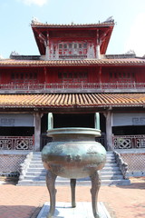 Poster - Vase en bronze, Cité impériale à Hué, Vietnam