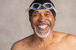 © rawpixel.com - Senior African American swimmer wearing a swim cap and goggles