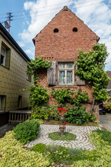 Wall Mural - Kleines Backstein Haus