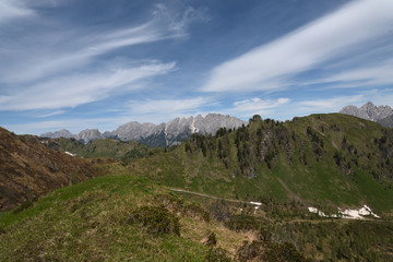 Escursione lungo la cima del monte Torondon