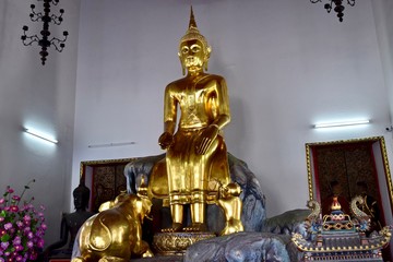 Poster - Golden buddha statue.