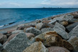 Kamienie na brzegu morza Bałtyckiego plaża w Gdańsku
