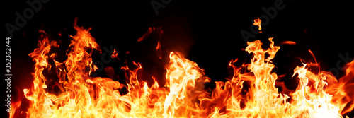 Fotografía Panorama Fire flames on black background