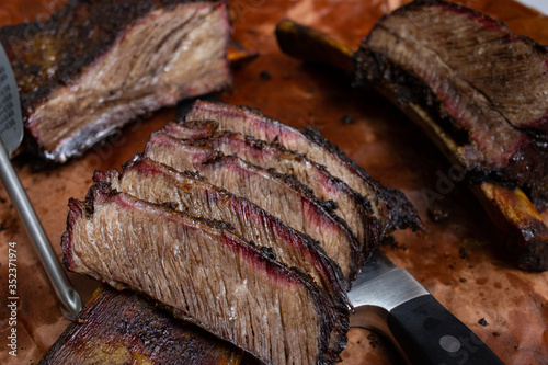 Fotografía Smoked beef chuck short rib (official identification is NAMP 130), with one port