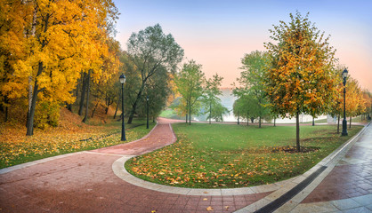 Wall Mural - Осенний парк в Царицыно Golden trees in the Tsaritsyno autumn park