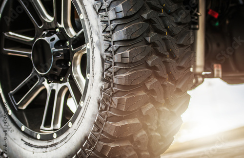Fotografía Off Road Vehicle Suspension and Heavy Duty Tires