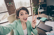 Positive girl broker promoter blogger influencer make selfie enjoy startup development strategy progress workshop training seminar show v-sign sit armchair in workplace workstation