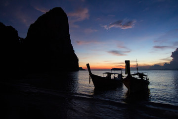 Sticker - Sunset with longtail boat silhouette in Railay beach, Krabi - Thailand