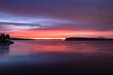 Wall Mural - sunrise over the ocean