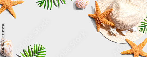 Cuadros en Lienzo Summer concept with a straw hat and starfish overhead view - flat lay