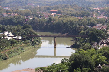 Canvas Print - Pont sur le fleuve à Luang Prabang, Laos