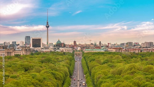 Fotomural Berlin Germany time lapse 4K, city skyline timelapse at Tier Garden