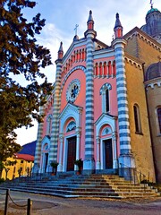 Wall Mural - vista esterna della chiesa cattolica di San Mamante situata a Lizzano in Belvedere in provincia di Bologna in Emilia Romagna, Italia.