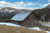 Fototapeta Sawanna - mountain hut in winter