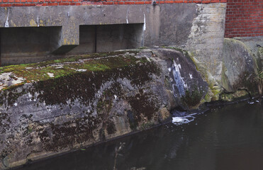 water flowing from the river