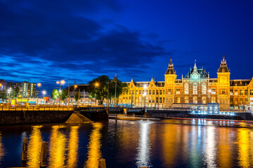 Wall Mural - Amsterdam centraal station or Amsterdam central at night, The Netherlands