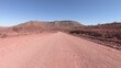 Fahrt durch roten Wüstensand in Namibia