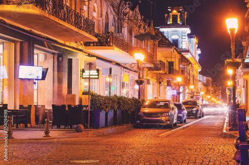 Fotografía Cozy european street at night