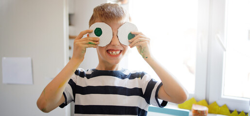 Wall Mural - Smiling boy with funny carboard eyes