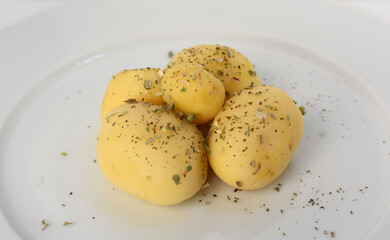 Wall Mural - Boiled peeled potatoes on white