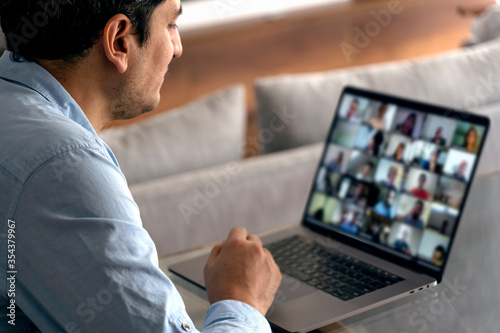 Fotografía Man in a video conference with his team