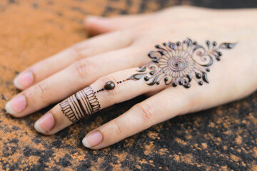 Beautiful One Finger Mehndi Design On Hand