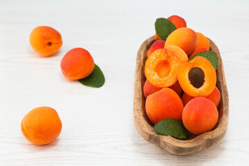 Canvas Print - Fresh apricots on table.