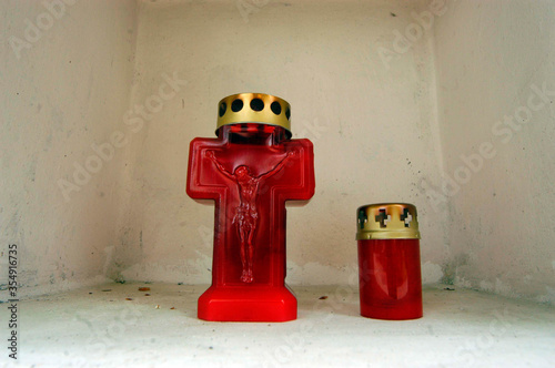Cuadros en Lienzo Christian cross, crucifix, grave lights