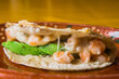 © Luis - Tostada de camarones y aguacate