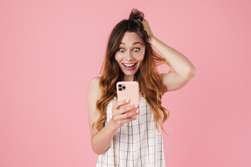 Poster - Image of excited cute woman using cellphone and expressing surprise