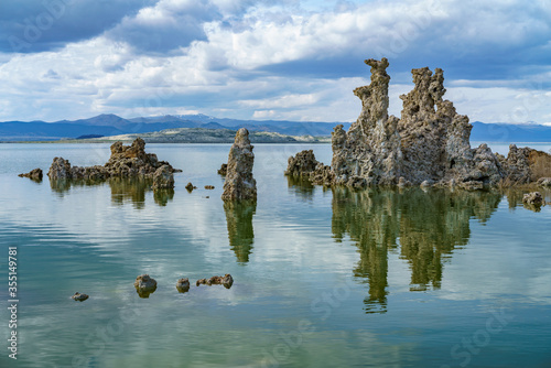 Fotomural south tufa at the mono lake in california, usa