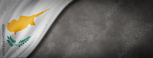 Fotografía Cyprus flag on concrete wall banner
