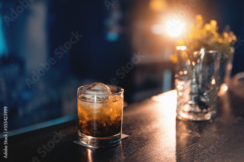 Fotografía white russian cocktail with icecream on backlighted background