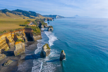 Poster - Three Sisters and the Elephant Rock in New Zealand