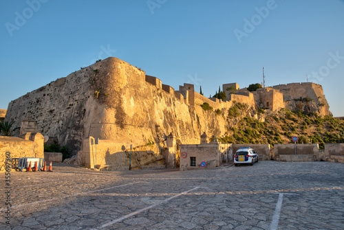 Fotografía Sunset view of castle of Santa Barbara in Alicante, Spain