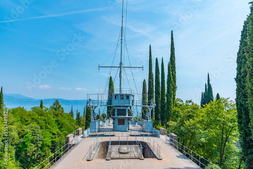 Fotomural Cruiser Puglia at gardens of Vittoriale degli italiani palace at Gardone Riviera