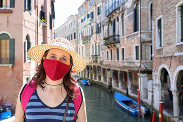 Wall Mural - woman with surgical mask and the straw hat during a trip to Veni