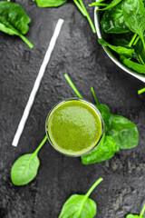 Wall Mural - Freshly made spinach smoothie (close up; selective focus)