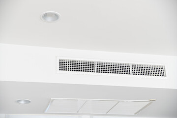 Ceiling mounted cassette type air conditioner