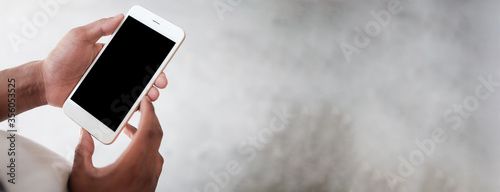 Fotografía Mock up smartphone of hand holding black mobile phone with blank white screen