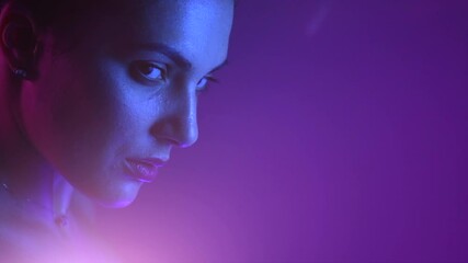 Poster - Colorful portrait of beauty model girl. Beautiful woman face closeup. UV lights. Gorgeous Brunette girl in neon light. Beauty Glamour sensual lady posing. Disco. 4K Slow motion
