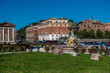 zabytkowa fontanna przy Świątyni Herkulesa znajdująca się na Forum Boarium nad brzegiem Tybru w Rzymie