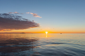 Wall Mural - Schöner Sonnenuntergang am Meer