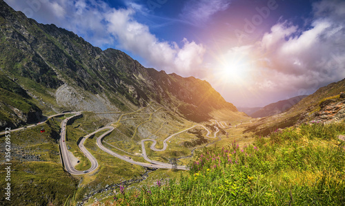 Fotomural Transfagarasan highway, probably the most beautiful road in the world, Europe, R