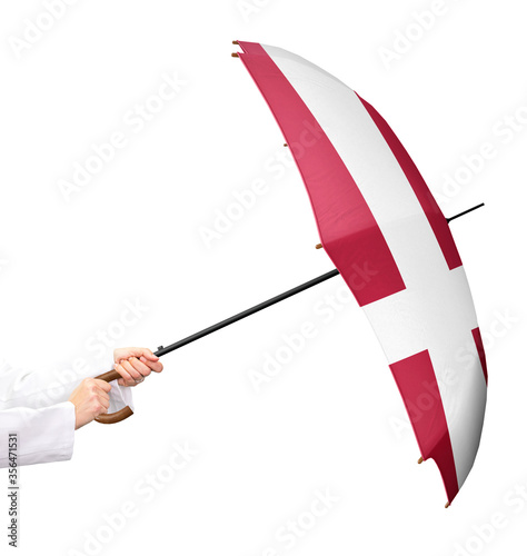 Fotomural Ein Schirm mit der Landesflagge von Dänemark, ein Mitgliedsstaat der Europäischen Union, isoliert