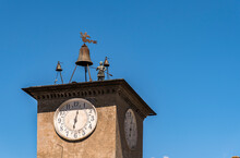 Clock Tower In The Square Of Orvieto,percussion Bells, Statue Of Moor That Plays The Bell,Blue Sky Background