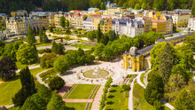 Aerial View Of Marianske Lazne Spa (Marienbad). Fountain In Spa Colonnade From Above. Karlovy Vary Region Of The Czech Republic, European Union. Famous Spa Town With Curative Carbon Dioxide Springs.