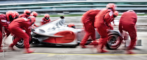 Fotografía Racing team working at pit stop