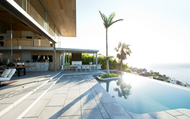 Wall Mural - Palm tree in infinity pool