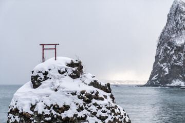 北海道余市町のえびす岩と大黒岩　冬景色